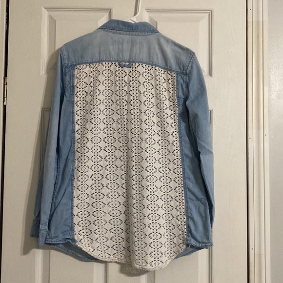 American Rag women’s jean button up shirt with a cream lace back - Picture 2 of 4